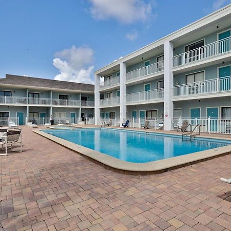 Coastal Waters Studio 111 - Pool Side Studio Hotel New Smyrna Beach Bagian luar foto